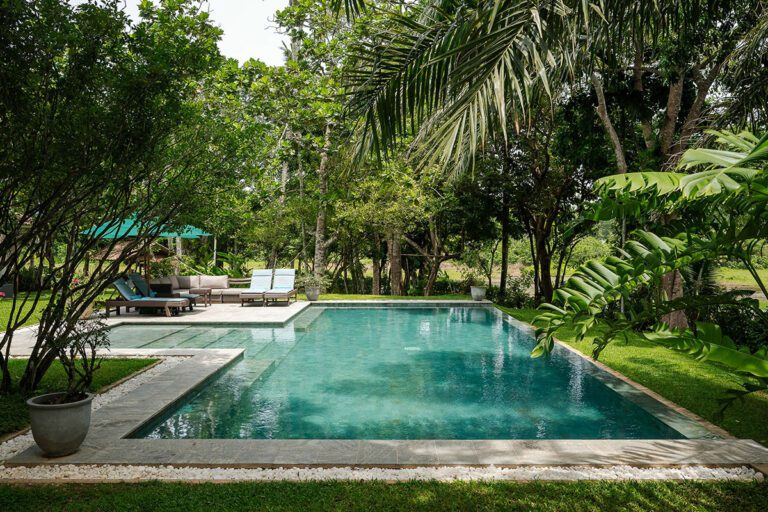 6 Boundary House poool side on